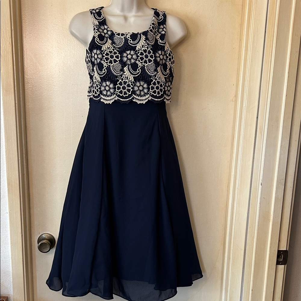 Elegant Navy and Cream Lace Prom Dress size XS